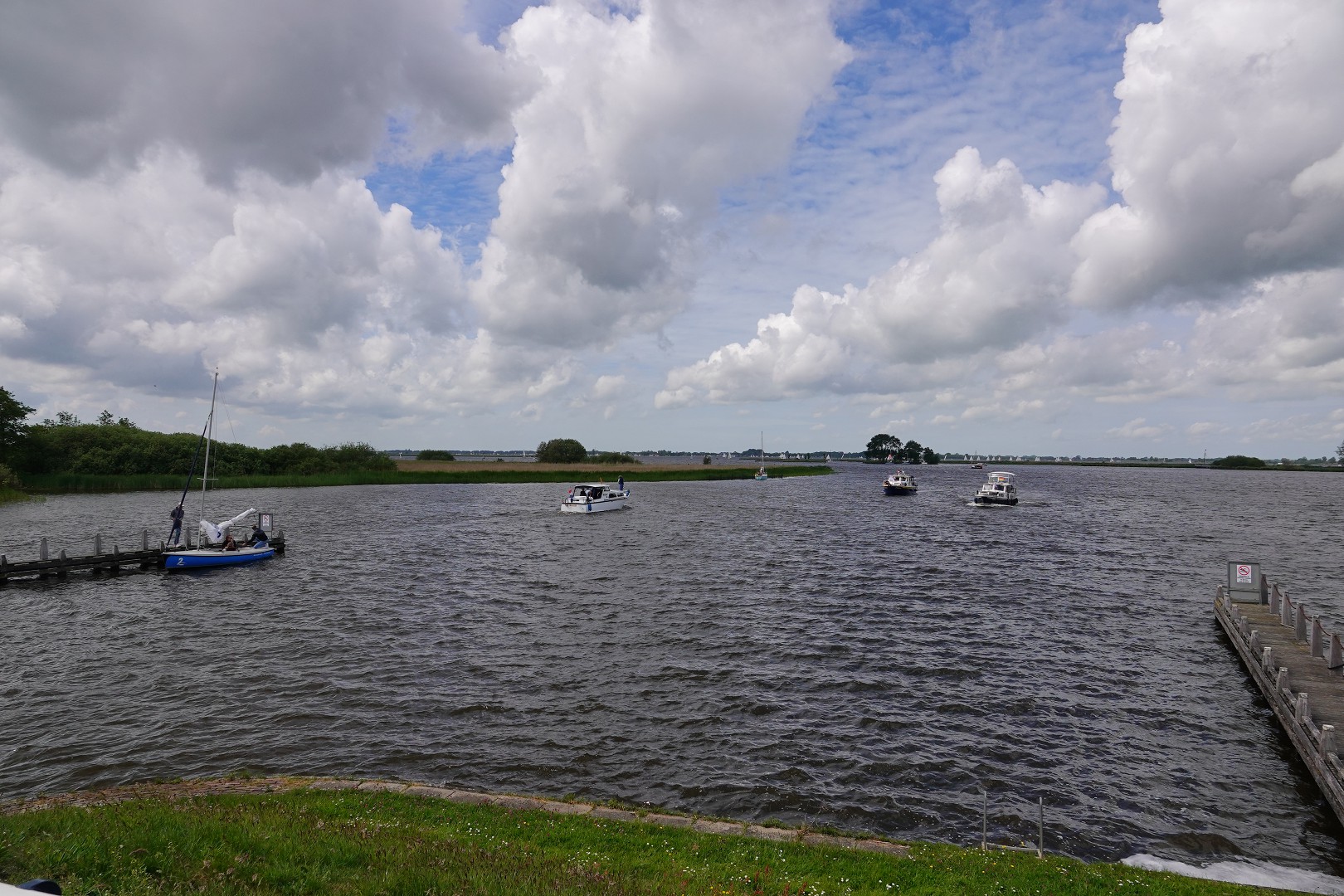 Friesland Waterland - Wolkenlucht en pleziervaart